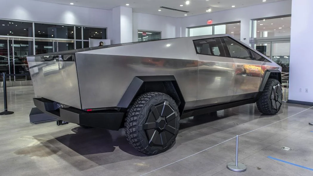 Tesla Cybertruck Cybertruck pics & videos from the Petersen Automotive Museum [Dates Extended Until July 5] tesla-cybertruck-petersen-02