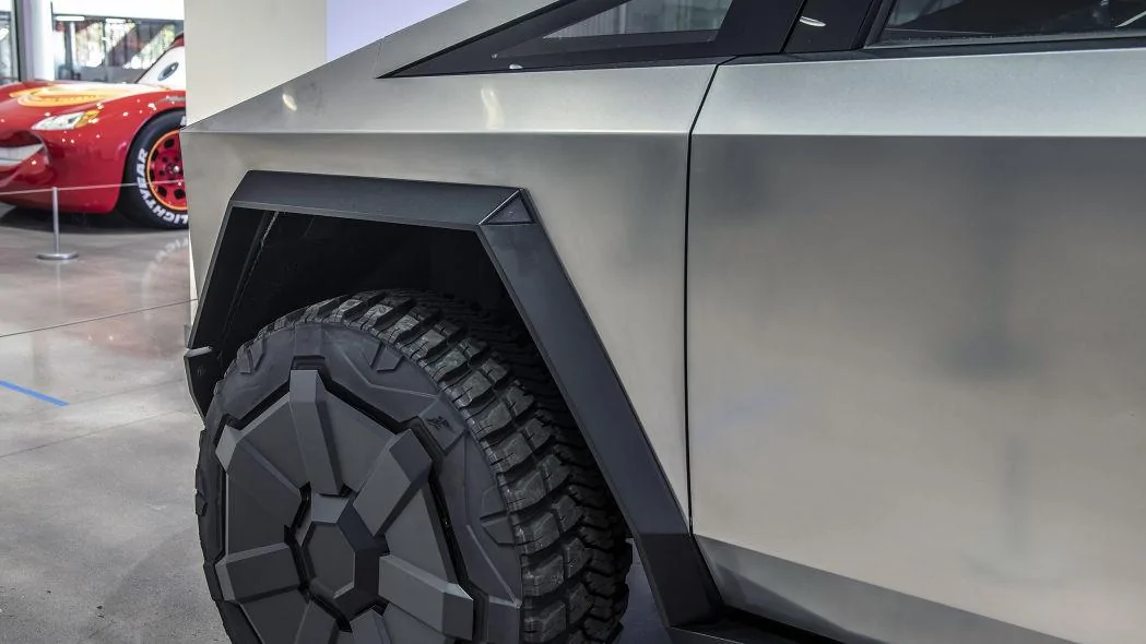 Tesla Cybertruck Cybertruck pics & videos from the Petersen Automotive Museum [Dates Extended Until July 5] tesla-cybertruck-petersen-12