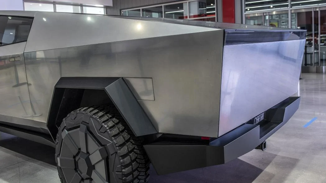 Tesla Cybertruck Cybertruck pics & videos from the Petersen Automotive Museum [Dates Extended Until July 5] tesla-cybertruck-petersen-13