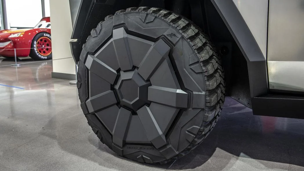 Tesla Cybertruck Cybertruck pics & videos from the Petersen Automotive Museum [Dates Extended Until July 5] tesla-cybertruck-petersen-14