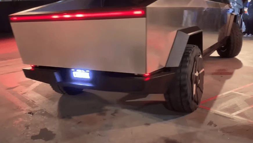 Tesla Cybertruck Dual rear cameras spotted on Cybertruck 1593578157848
