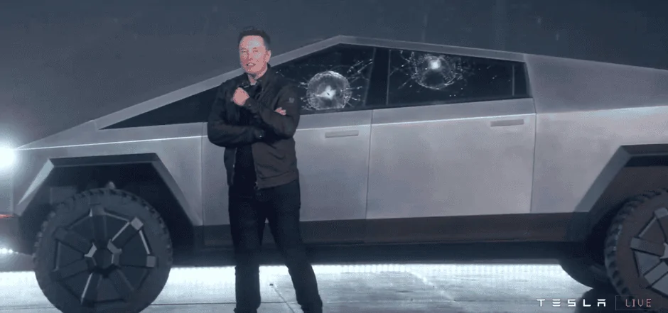 Tesla Cybertruck Different gloss of stainless on November  concept vs. Peterson Museum concept D8AE4FCF-0D51-4A4B-BE1F-105732D89261