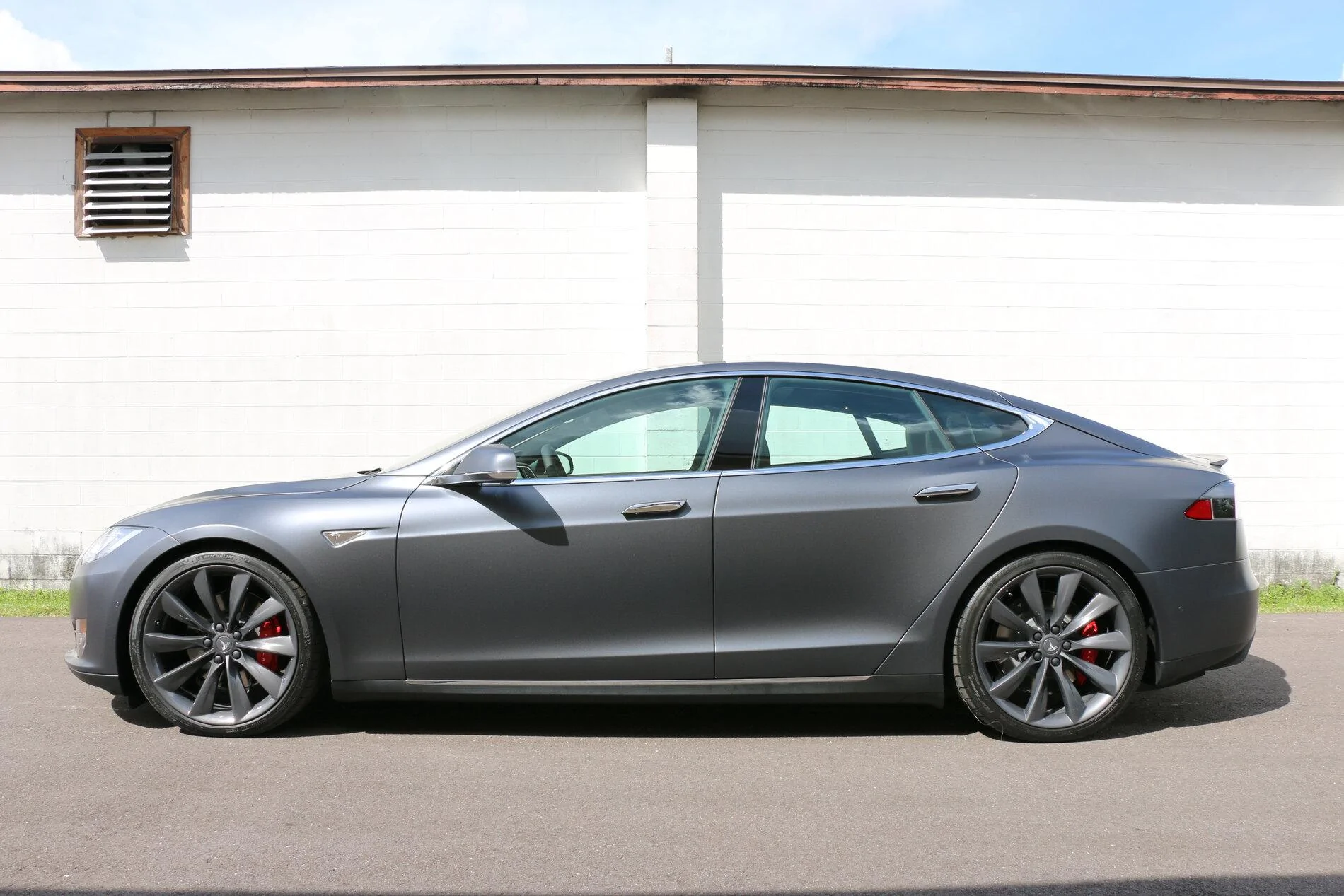 Tesla Cybertruck Tesla Wrapping Service Coming For Cybertruck? Just Launched in China 96BECCFF-6182-4A75-8010-5A37A7DCD3BE