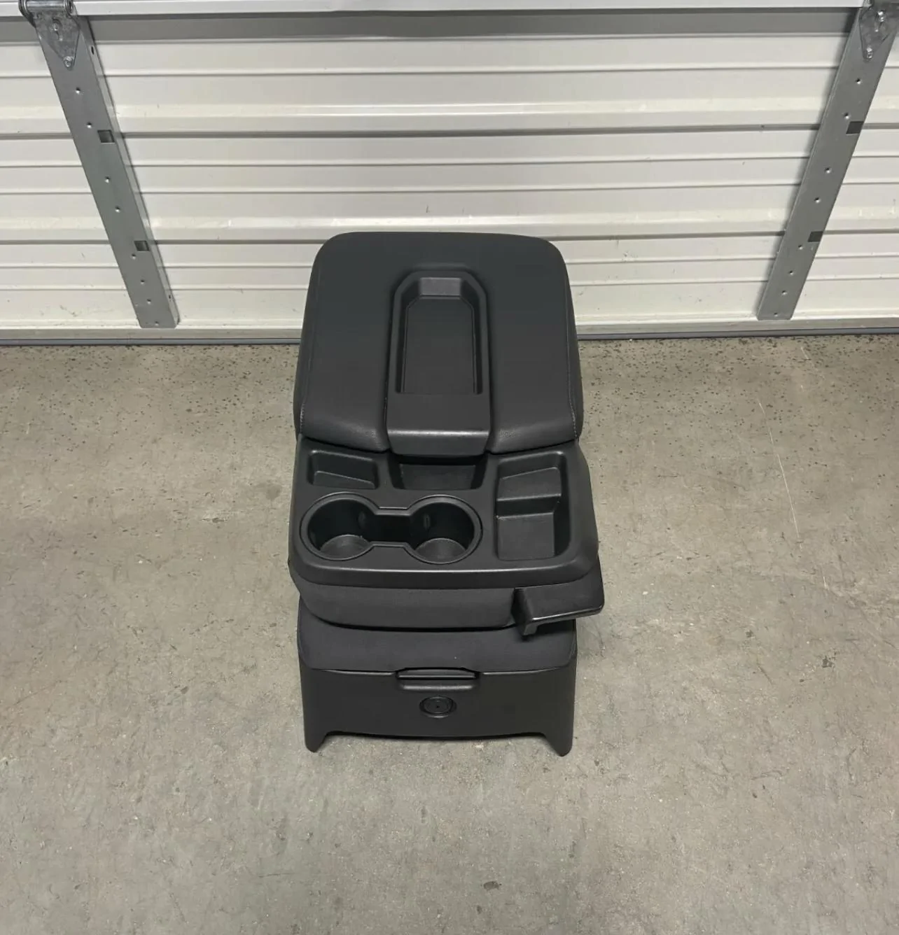 Tesla Cybertruck Leaked interior Cybertruck photo! 13BB6FE2-D878-4CCA-8ECC-44D768100DEB