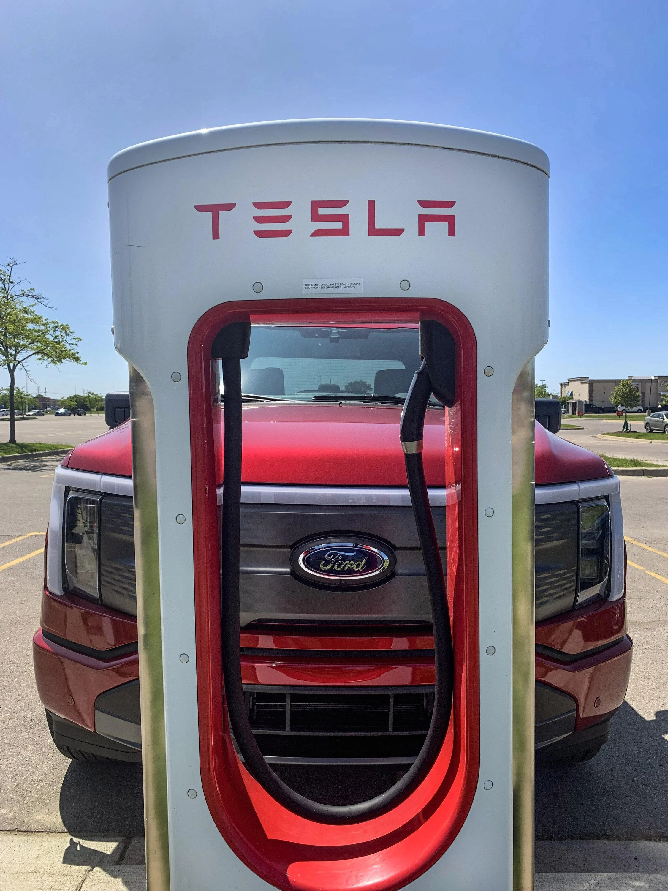 Ford_Tesla_F-150 Lightning.webp