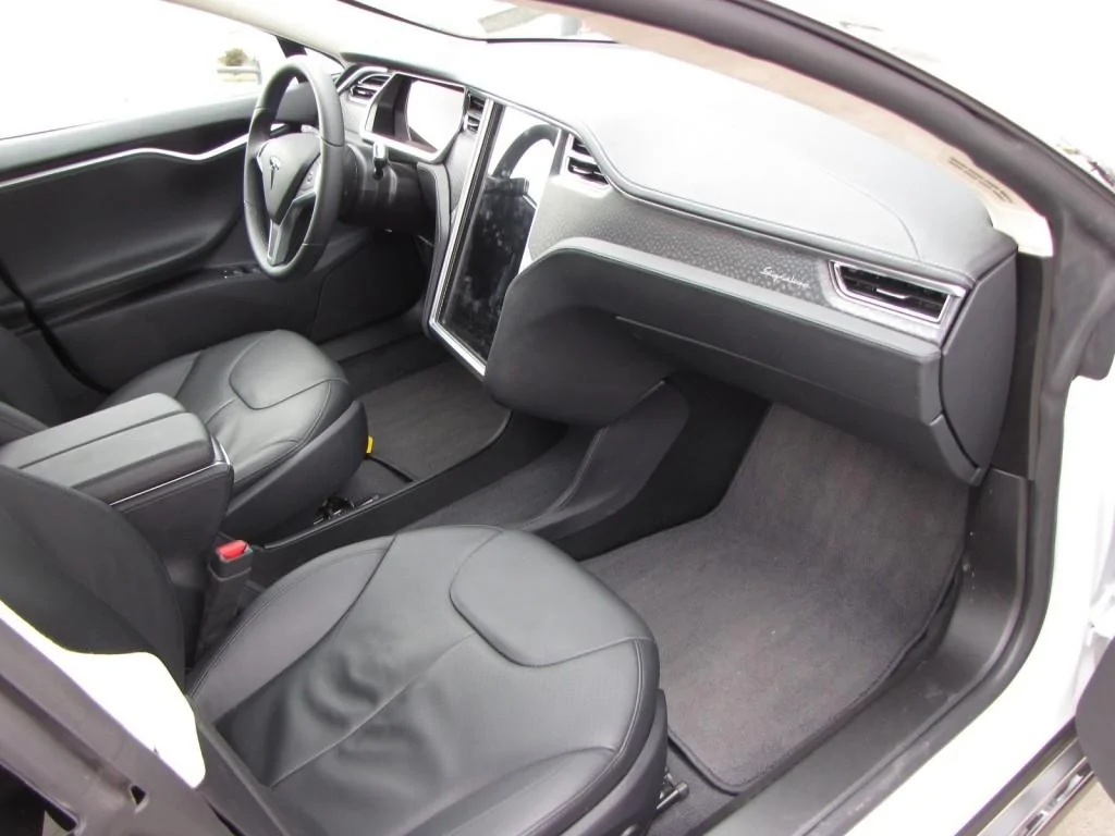 Tesla Cybertruck Leaked interior Cybertruck photo! AACBg%2feSFSoEYyPNc%2fs1600%2f2012-tesla-model-s_3