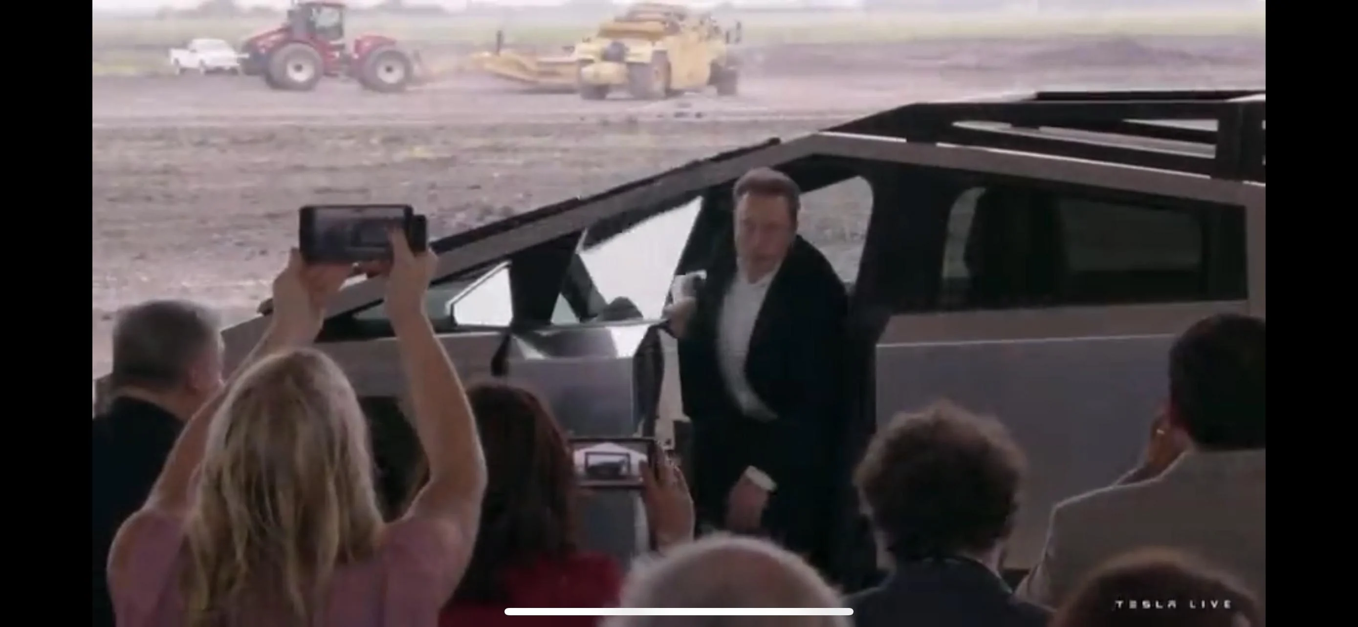 Tesla Cybertruck 💬 Cybertruck production starting next week (month of June) confirmed by Tesla manufacturing engineer at Automate trade show BC3F0E52-383E-4E1A-BB35-89B53632D1B5