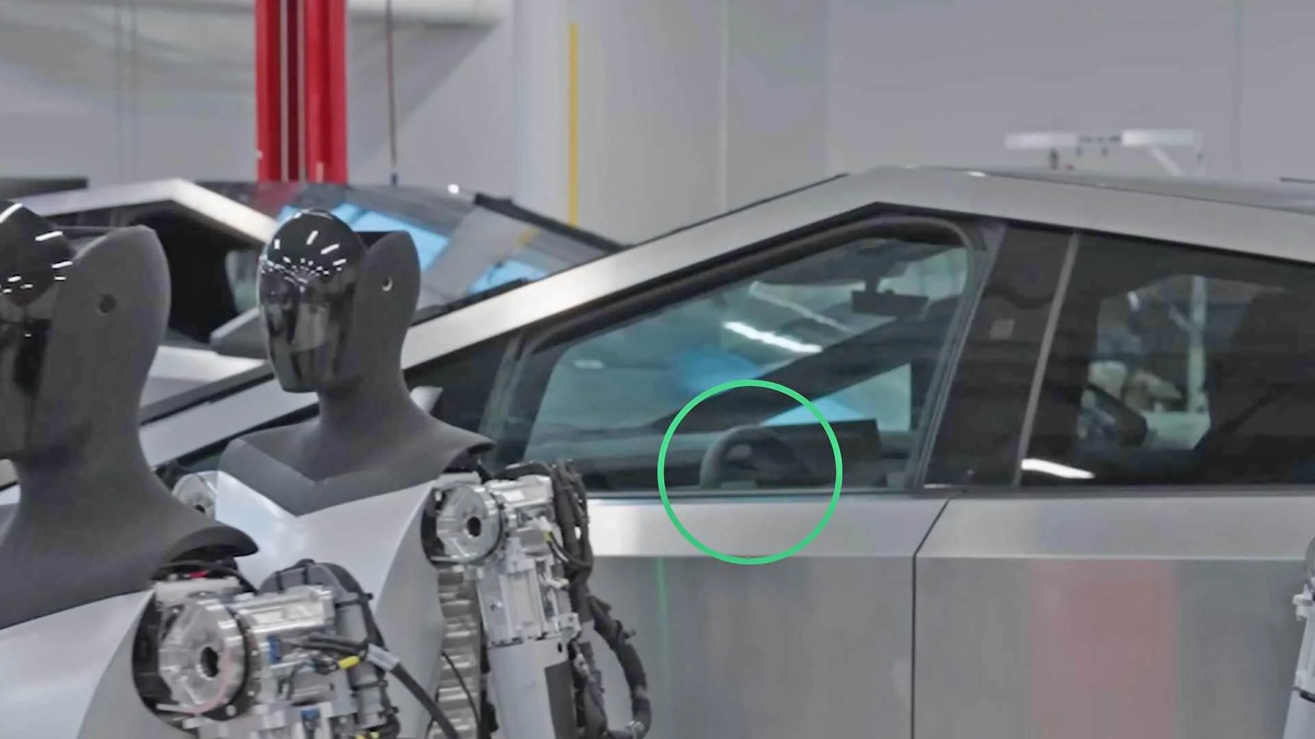 tesla-cybertruck-round-steering-wheel.webp
