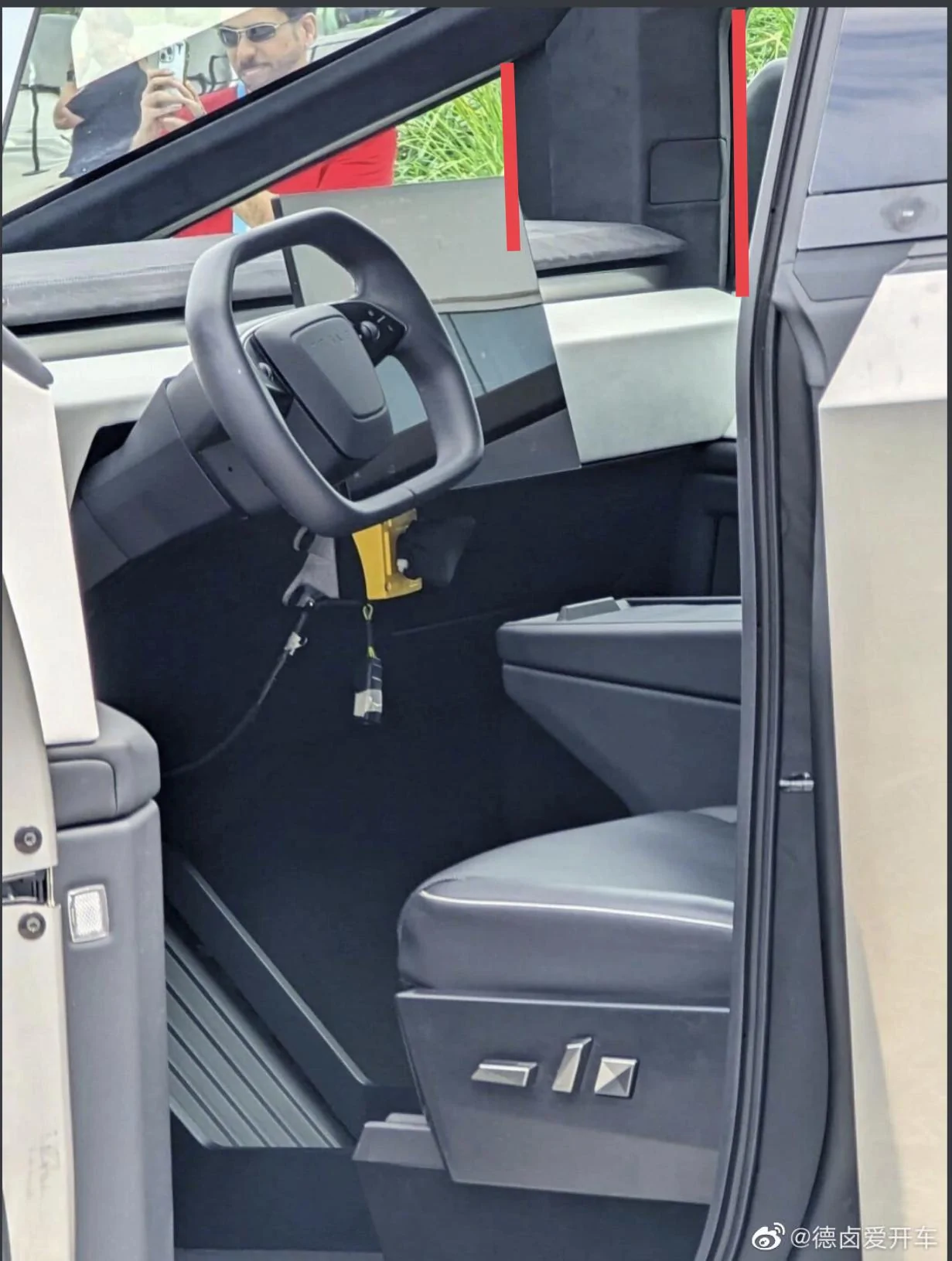 Tesla Cybertruck Leaked interior Cybertruck photo! 9B57ED92-4E97-4F4A-9613-B5A54A4521B0