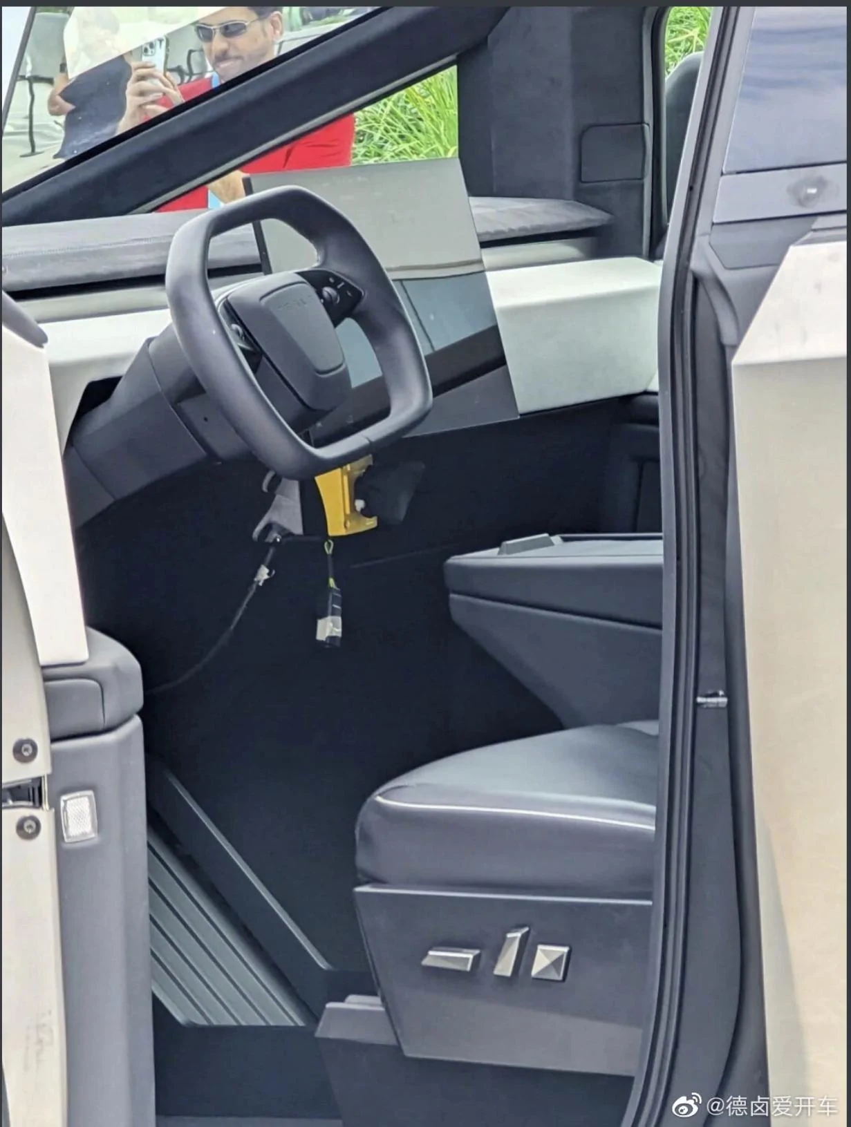 Tesla Cybertruck Leaked interior Cybertruck photo! 25B98B50-B6B6-4802-BBA4-C6AF60160287