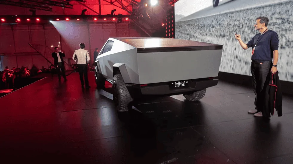 Tesla Cybertruck Cybertruck Wrapped in Urban Camo Spotted! (More Photos & Video Added) 1686859430509