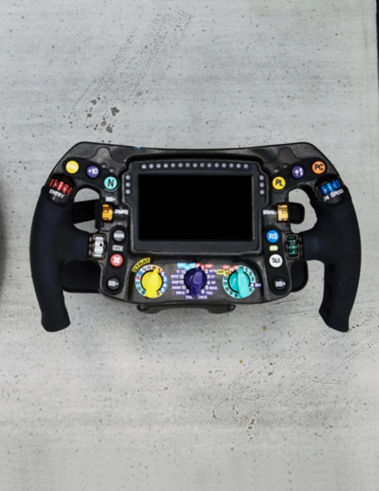 Tesla Cybertruck Round Steering Wheel hope? Seen in Cybertruck prototype video 1DB8B28A-76A6-4B67-9B6B-5CE072381AB4