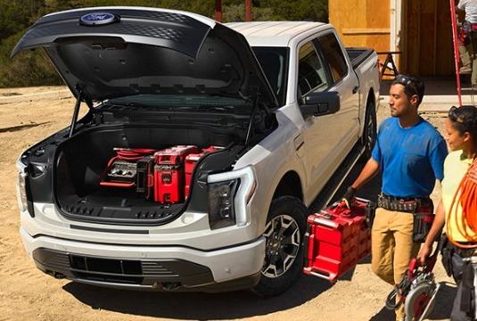 Tesla Cybertruck 🥊 Them's fighting words! Ford's Farley disses Cybertruck: 'I make trucks for real people who do real work' 5NJ0TaI