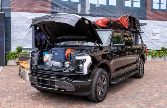 Tesla Cybertruck 🥊 Them's fighting words! Ford's Farley disses Cybertruck: 'I make trucks for real people who do real work' gtfIi1N