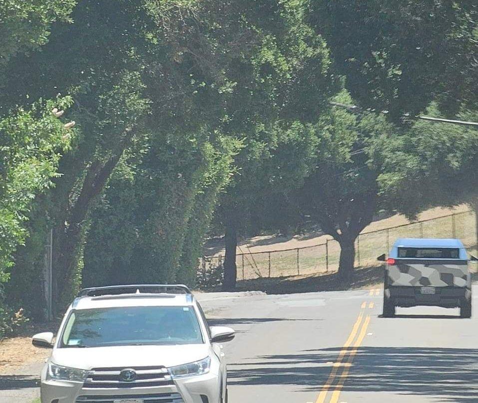 Tesla Cybertruck Cybertruck Wrapped in Urban Camo Spotted! (More Photos & Video Added) fzptwsyxoai5blq-jpe