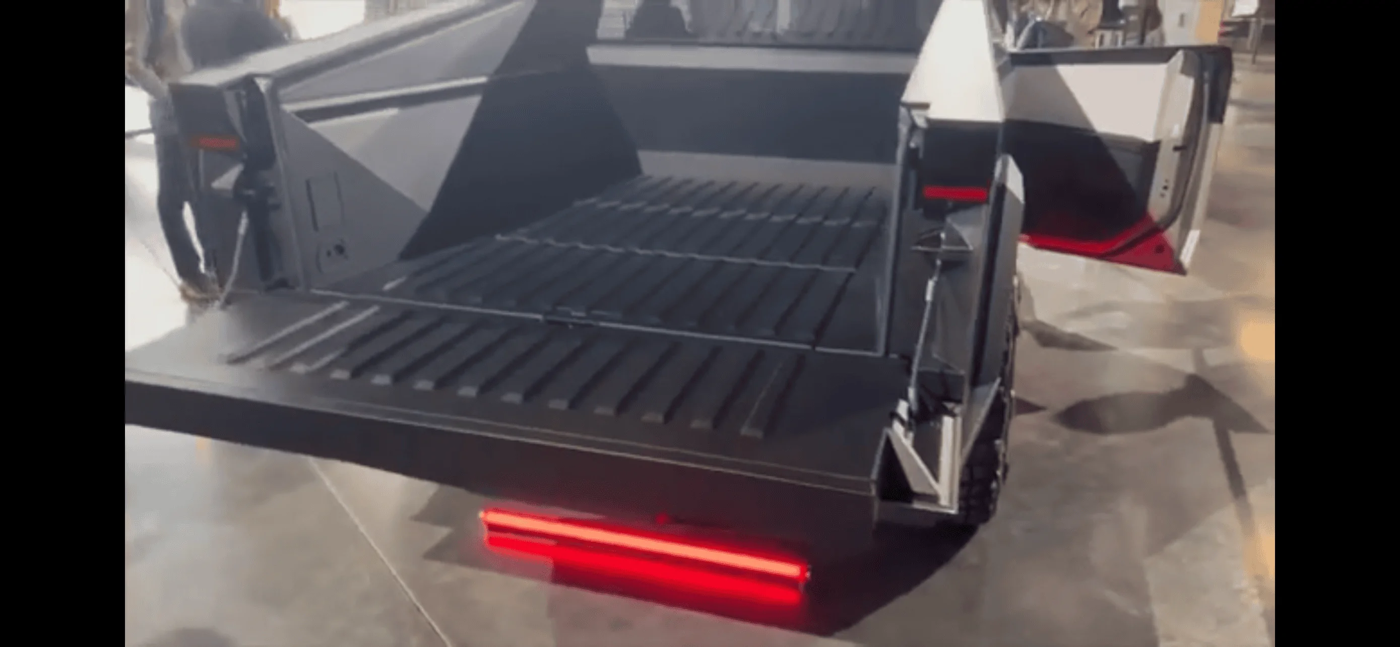 Tesla Cybertruck Cybertruck Power Liftgate Patent Published -- operated by smart phone or wireless key fob EEE1D2C7-F720-4680-AB13-023DCAC01836