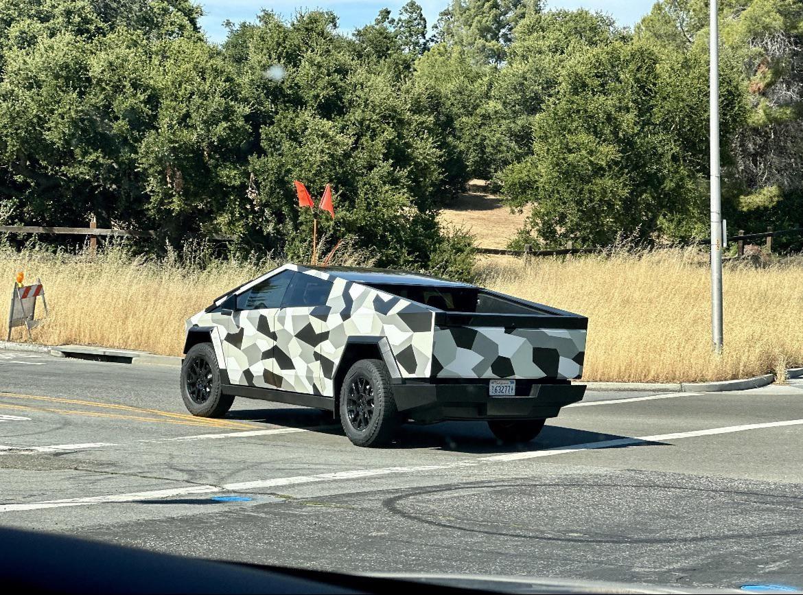 Tesla Cybertruck Cybertruck Wrapped in Urban Camo Spotted! (More Photos & Video Added) ykcdq8ghhv7b1