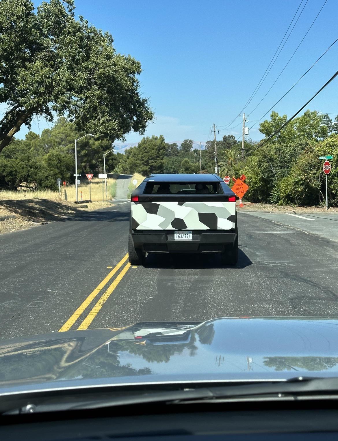 Tesla Cybertruck Cybertruck Wrapped in Urban Camo Spotted! (More Photos & Video Added) 27xca9ghhv7b1
