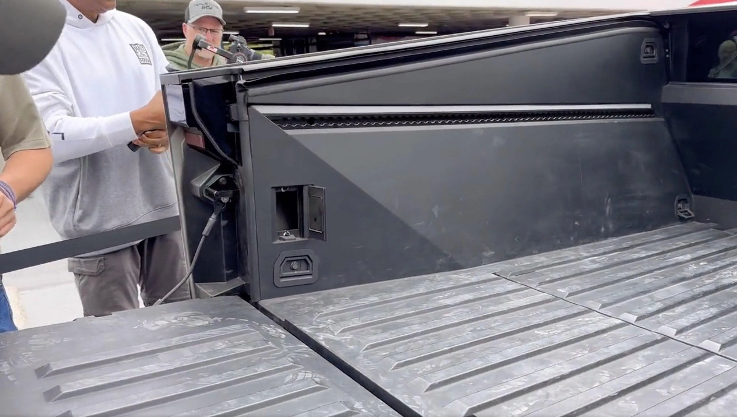 Tesla Cybertruck Franz breaks out Cybertruck for Cars And Coffee @ Petersen! Driving & closeup! Tonneau! Screenshot 2023-06-25 at 4.56.54 PM
