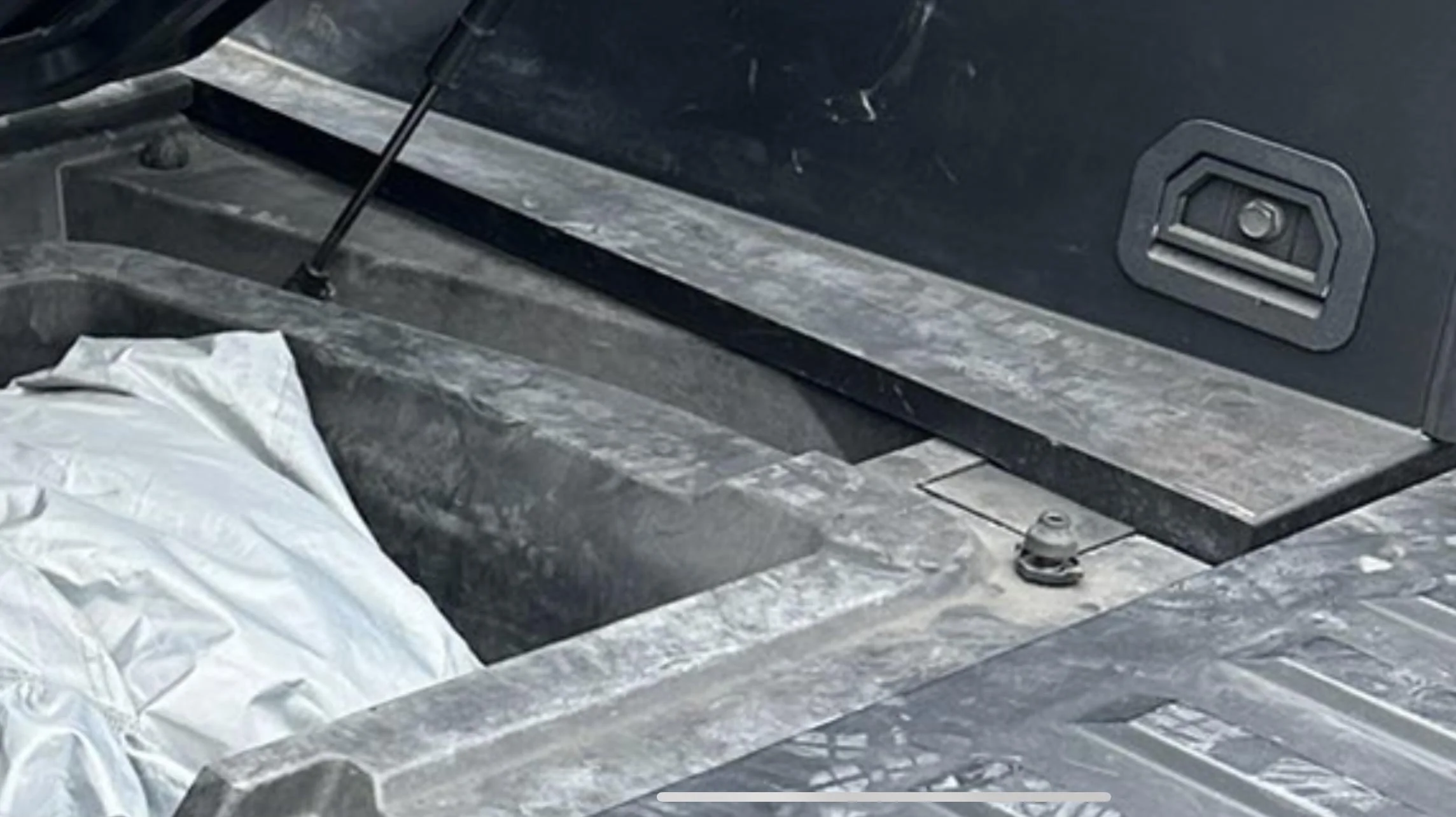 Tesla Cybertruck Cybertruck vault sub-trunk fully opened! + Tonneau cover and tailgate lowering in action! 1AD57A6C-2C13-446D-B925-1D0DEC2FD19A