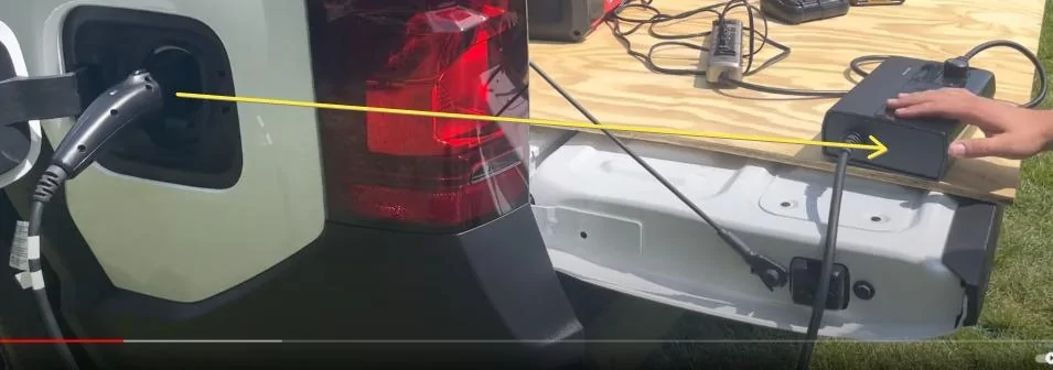 Tesla Cybertruck Cybertruck vault sub-trunk fully opened! + Tonneau cover and tailgate lowering in action! 5etywCd