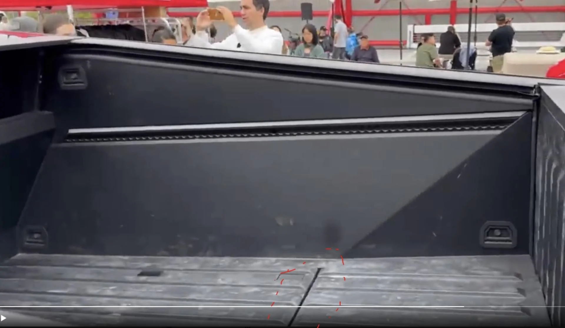 Tesla Cybertruck Bed length 6 feet IMG_0111