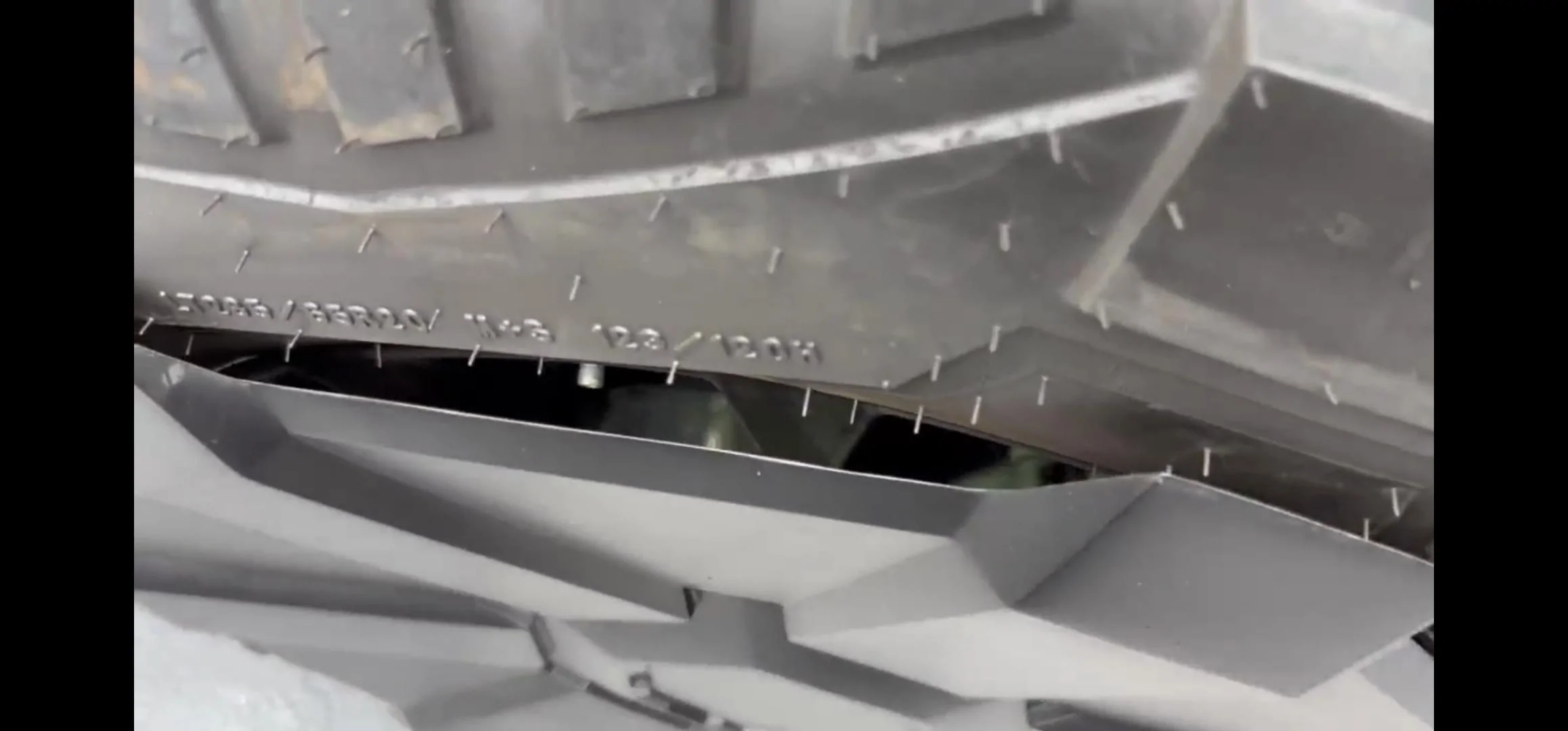 Tesla Cybertruck Cybertruck vault sub-trunk fully opened! + Tonneau cover and tailgate lowering in action! Screenshot_20230627_114725_Twitter