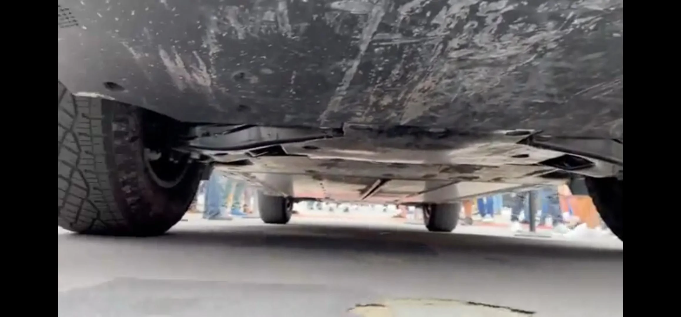 Tesla Cybertruck Cybertruck vault sub-trunk fully opened! + Tonneau cover and tailgate lowering in action! Screenshot_20230627_125123_Twitter