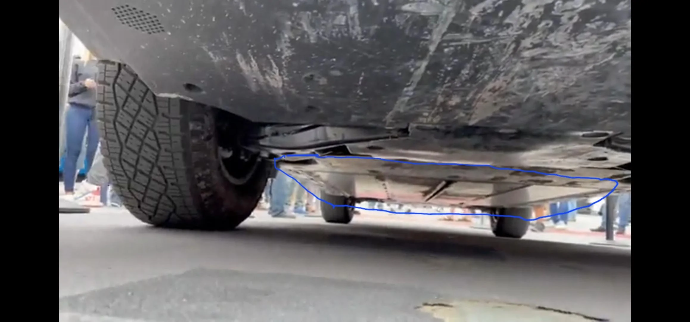 Tesla Cybertruck Cybertruck vault sub-trunk fully opened! + Tonneau cover and tailgate lowering in action! Screenshot_20230627_125101_Twitter