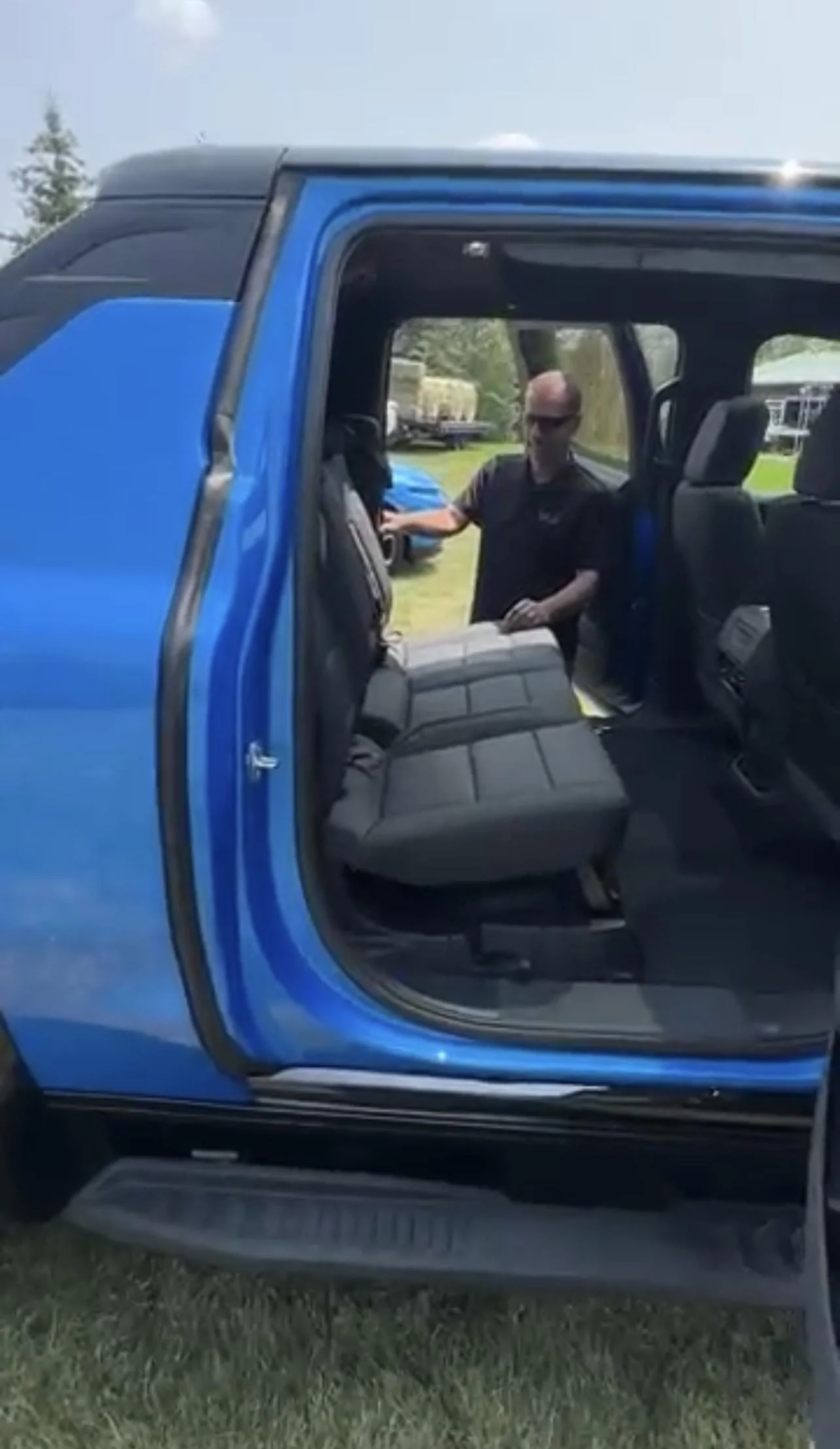 Tesla Cybertruck Midgate a No-Go (Assuming Tonneau Patent)? B9952DDB-8ED7-4716-8C22-C38323C2EA67