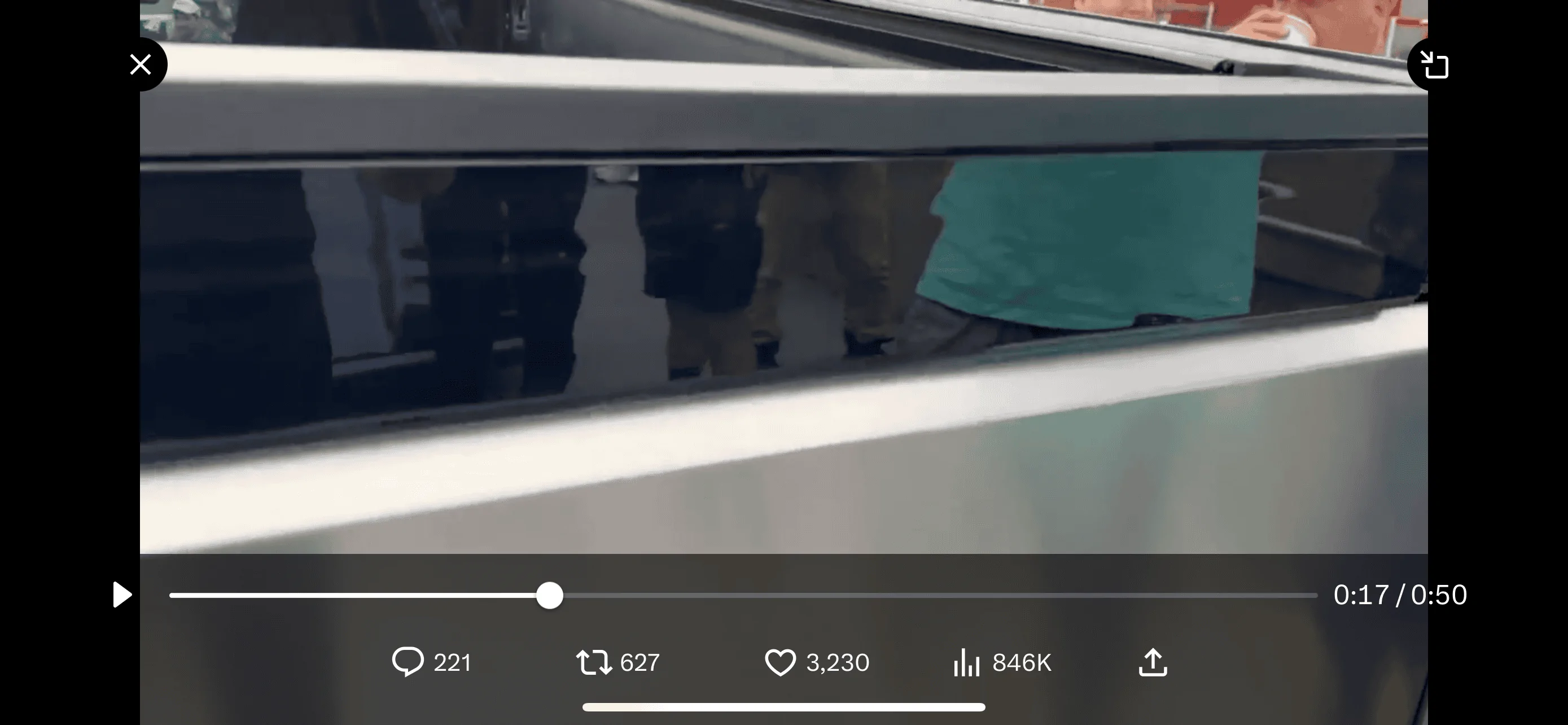 Tesla Cybertruck Cybertruck third brake light bar -- lit up on video 9AB0DDCA-7AAD-4884-8D06-65EBFE4932F0