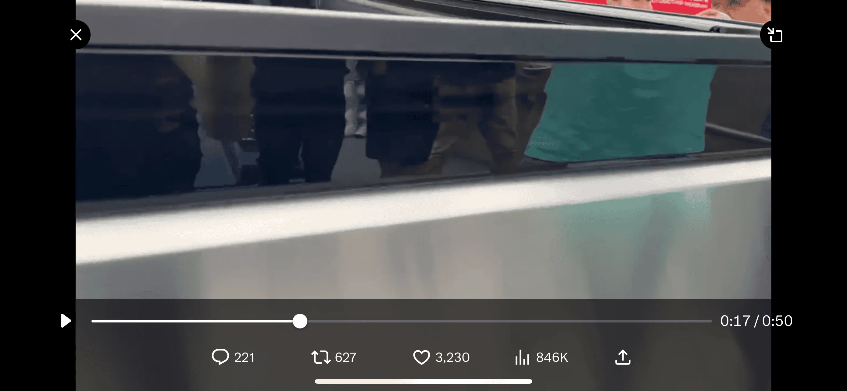 Tesla Cybertruck Cybertruck third brake light bar -- lit up on video 13CD3CFD-41FE-4E60-86FD-2ECC031C2DA9