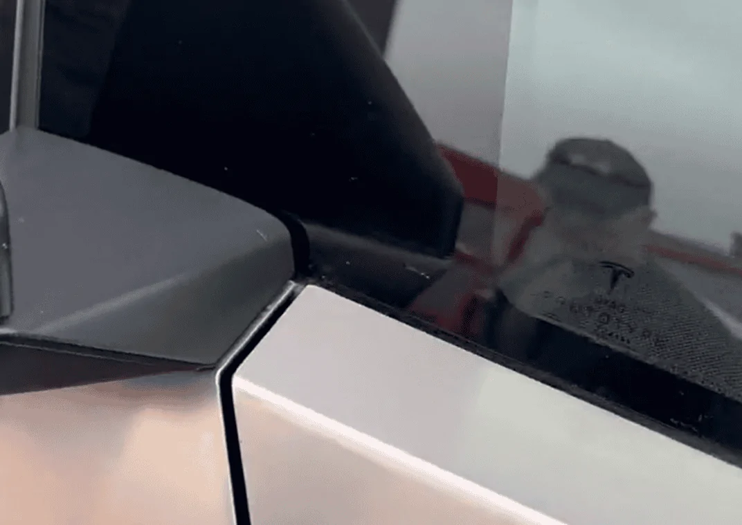 Tesla Cybertruck Franz breaks out Cybertruck for Cars And Coffee @ Petersen! Driving & closeup! Tonneau! Screenshot (201)