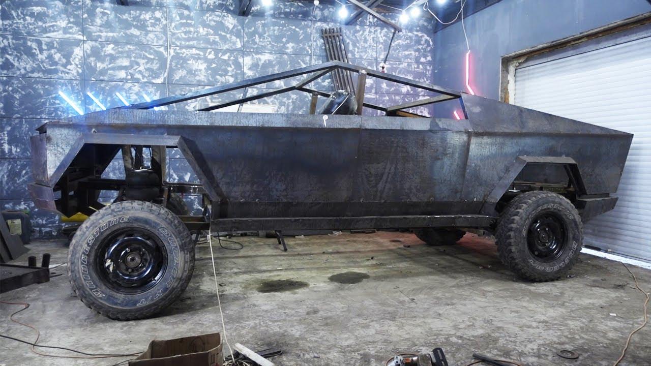 Tesla Cybertruck Cybertruck vault sub-trunk fully opened! + Tonneau cover and tailgate lowering in action! 1687963449774