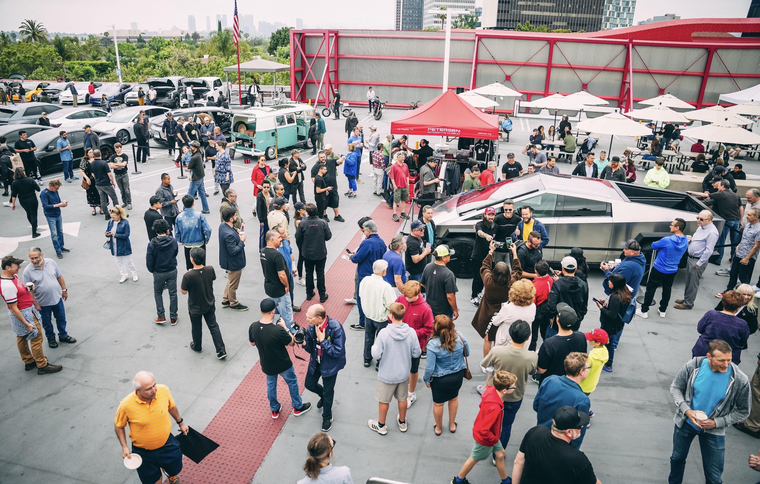 Tesla Cybertruck Cybertruck is MID"SIZE" pickup truck, prove me wrong....!!! 1687986450522