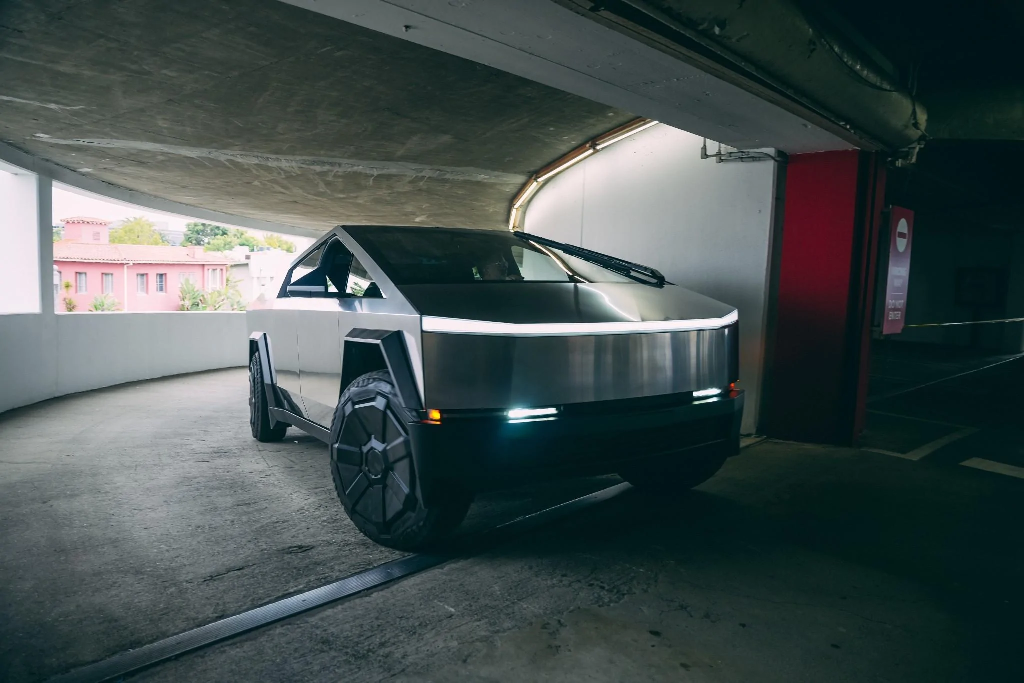 Tesla Cybertruck (Pics) Auto evolution wrote an article about cars and coffee cybertruck tesla-cybertruck-features-sliding-sun-visors-and-no-handles-in-the-cockpit_3