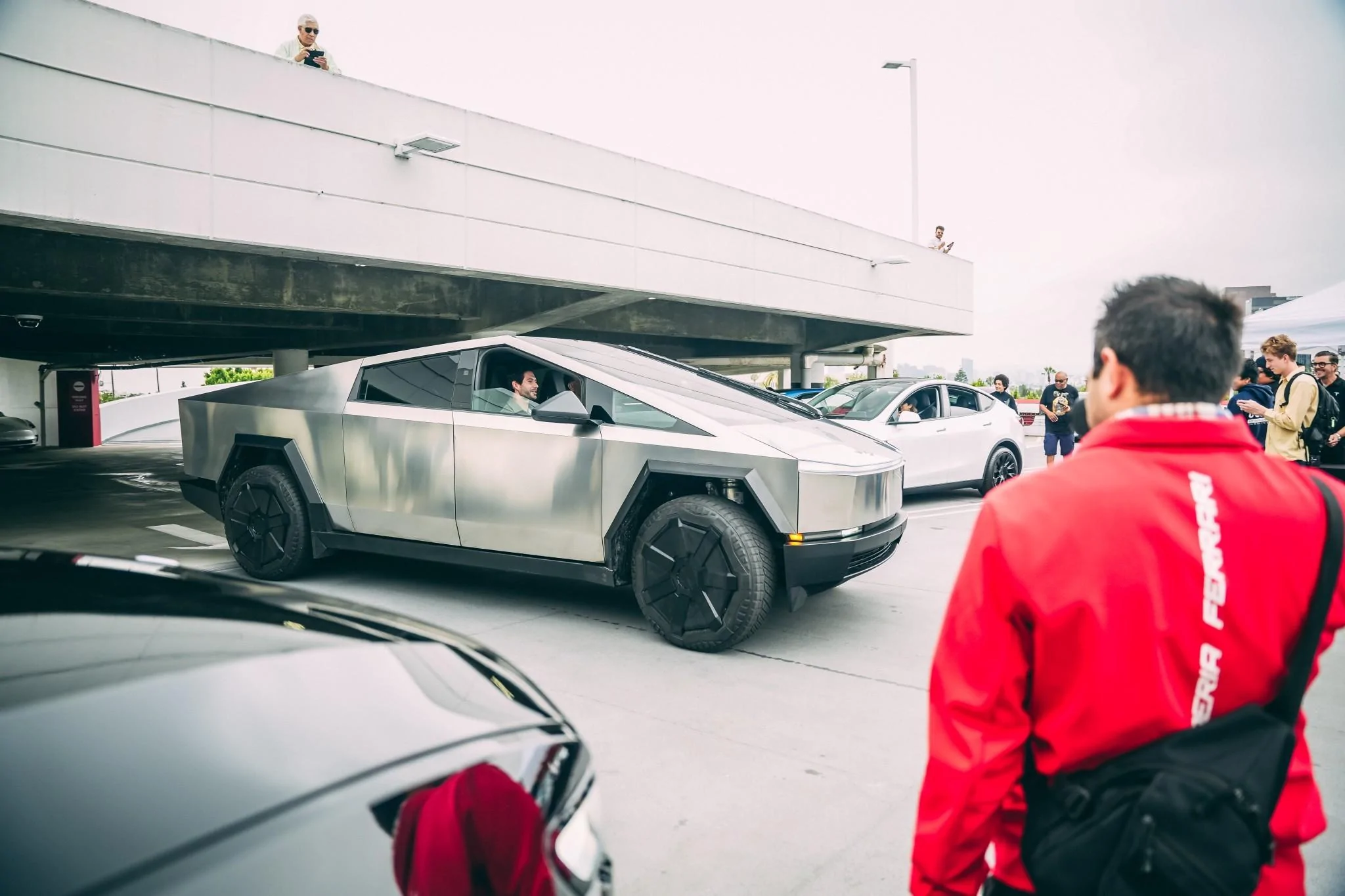 Tesla Cybertruck (Pics) Auto evolution wrote an article about cars and coffee cybertruck tesla-cybertruck-features-sliding-sun-visors-and-no-handles-in-the-cockpit_4