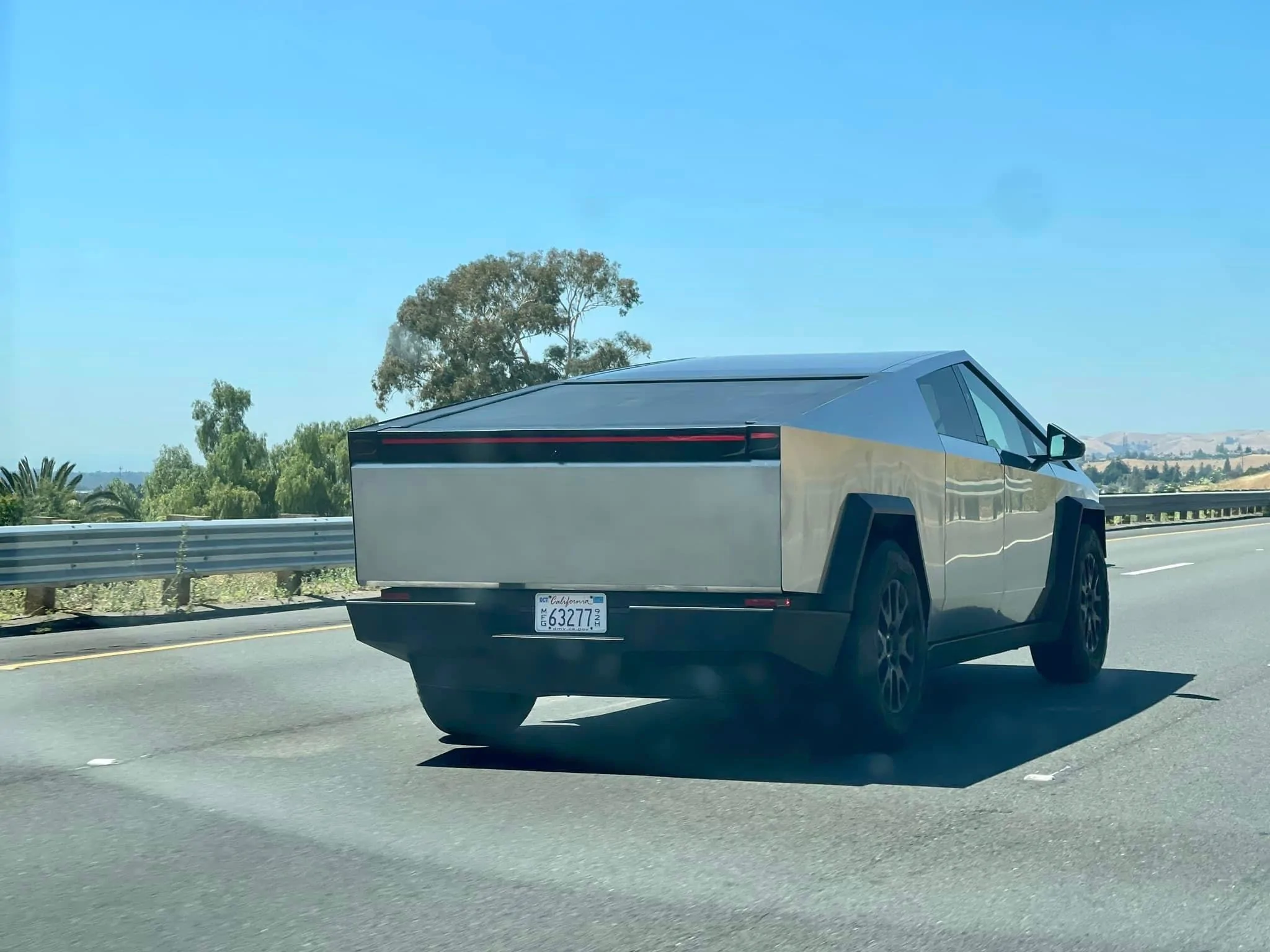 Cybertruck rear brake lights LED bar.jpeg