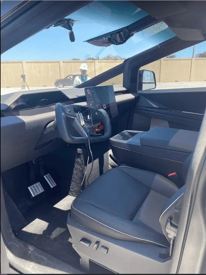 Tesla Cybertruck Brake Light Bar on Cybertruck Prototype! [7/2/23 Photos] + Good Look Against Model Y Size 1688397394068