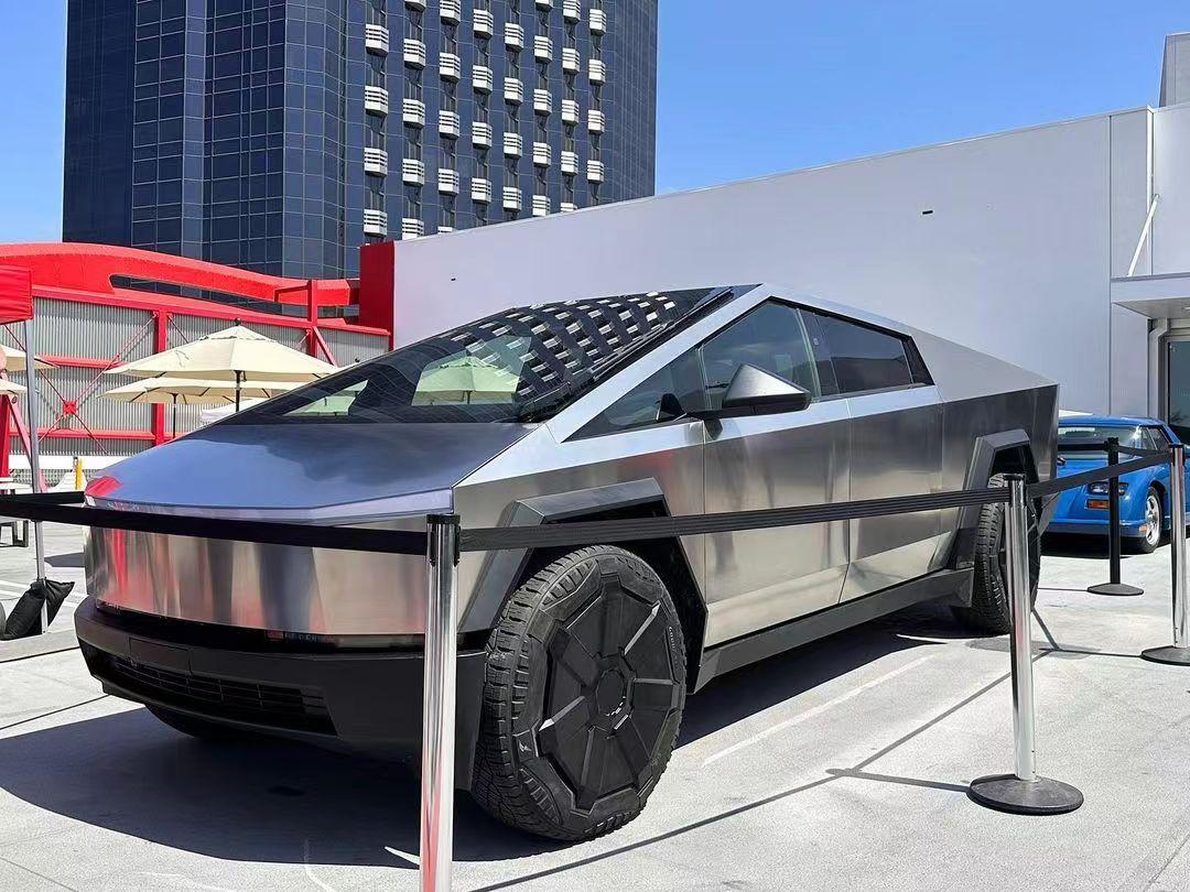 Tesla Cybertruck China Cybertruck owner-Do you think Cypertruck works better with Alpha Dog？ 86f800f5c4239f0e512fcb6c1af1e92