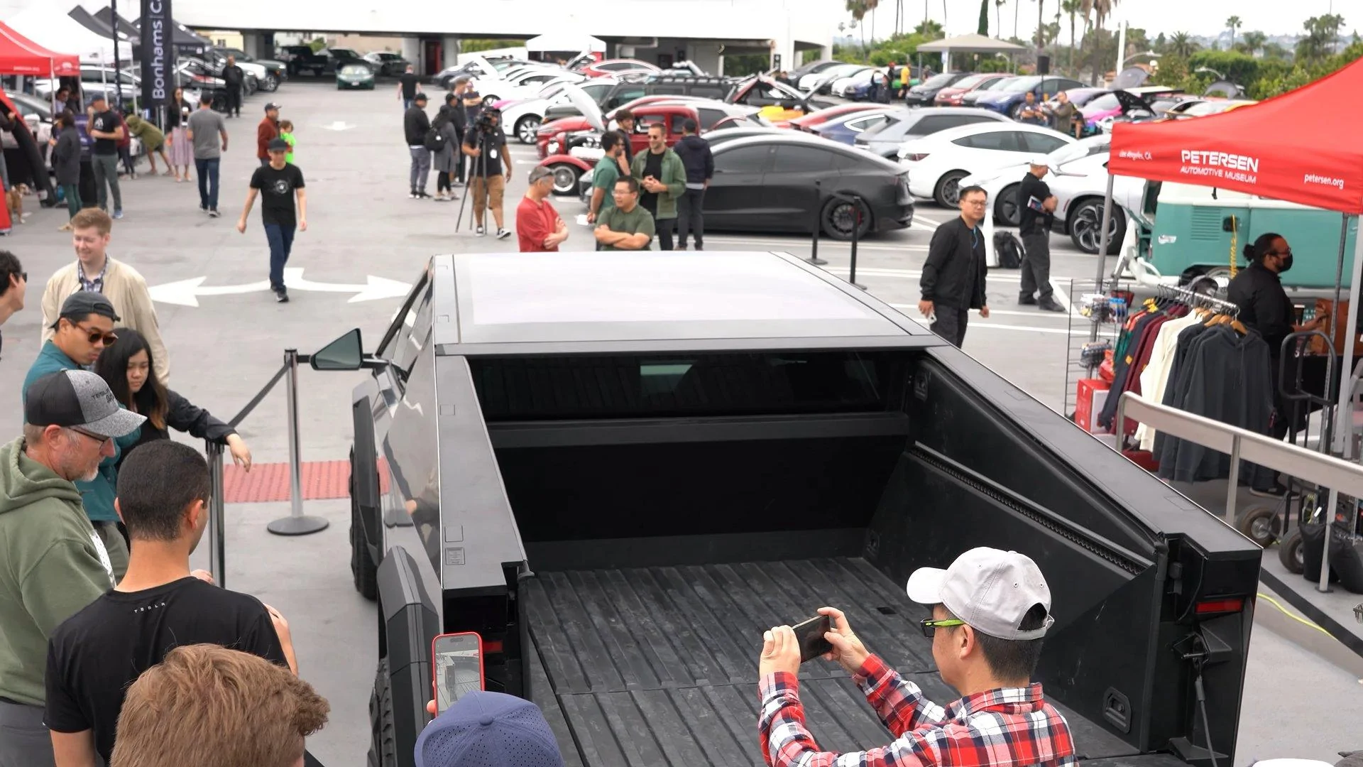 Tesla Cybertruck Mounting anchor points on Cybertruck roof and bed (photo) for racks, parts, accessories anchorpoints
