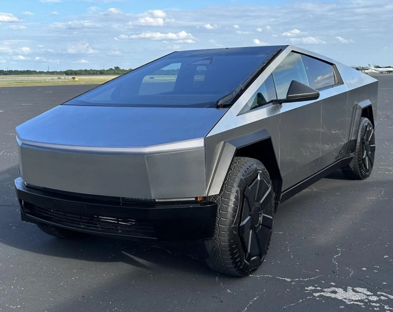 Tesla Cybertruck Elon Drives Cybertruck Around Austin! (7.7.23) AE992104-E87A-44FA-BF90-03ABD6B1F795