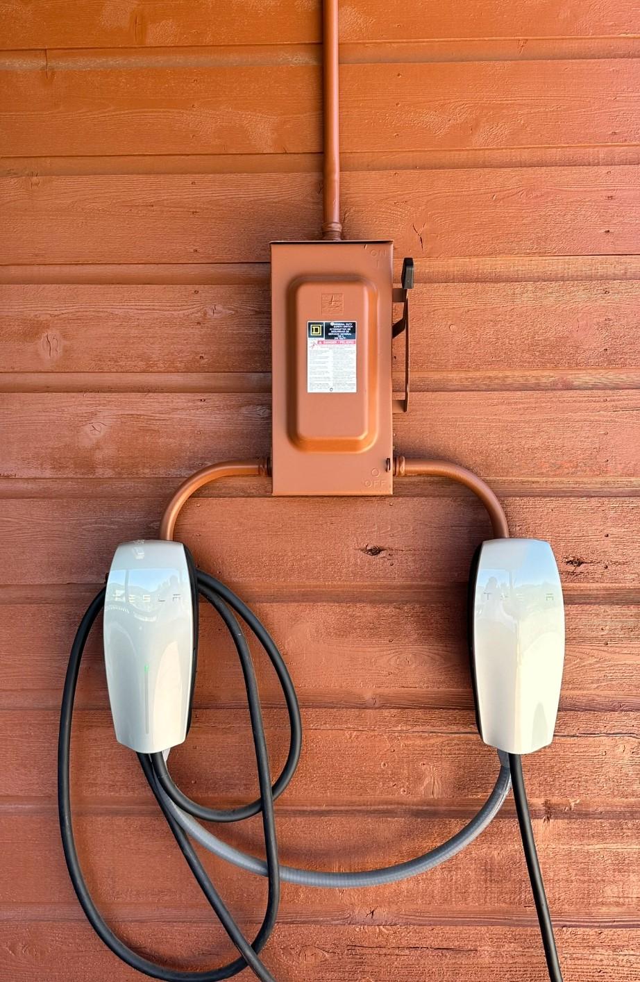 Tesla Cybertruck Cybertruck L2 Charging -> Tesla Gen 4 80amp Wall Connector HPWC