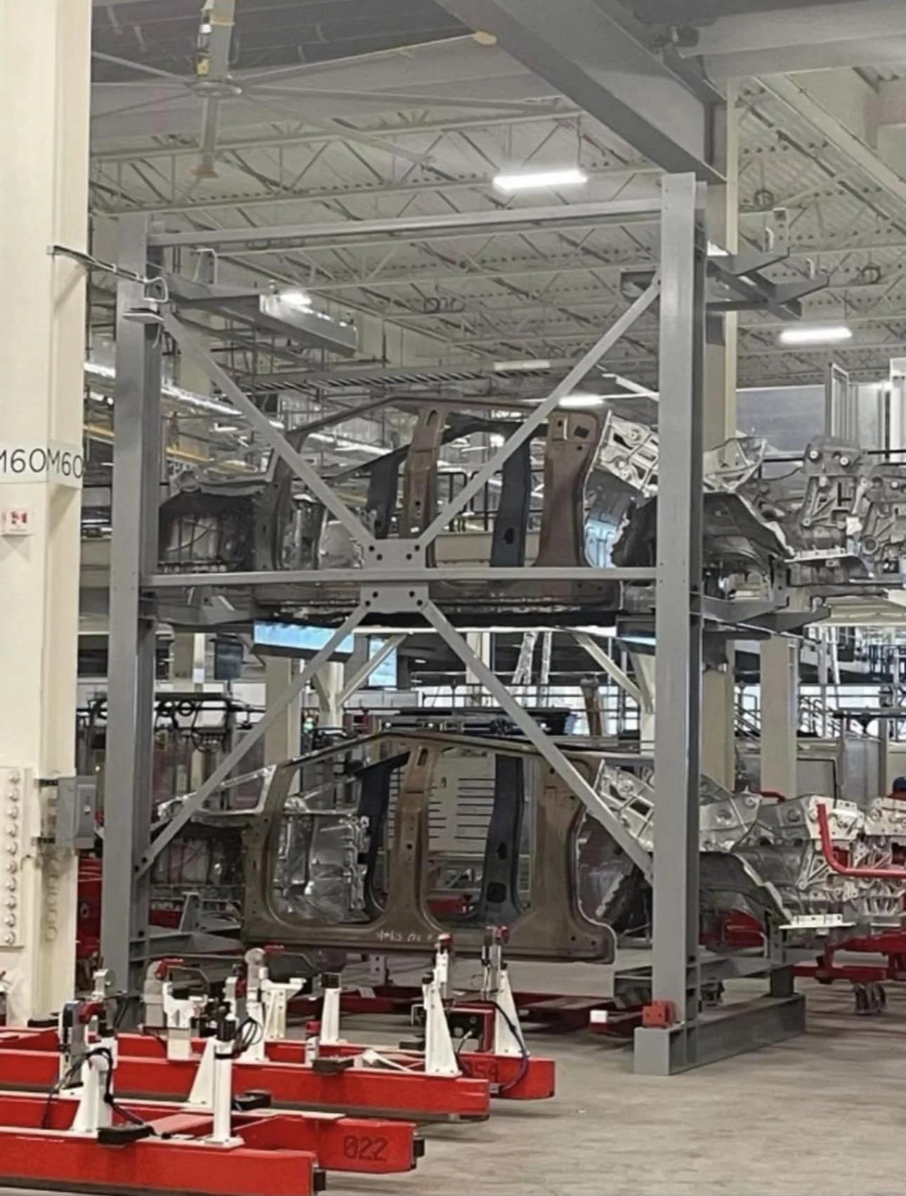 Tesla Cybertruck Cybertruck BIW body-in-white frames with front/rear castings 🤩 [7/11/23] IMG_6185