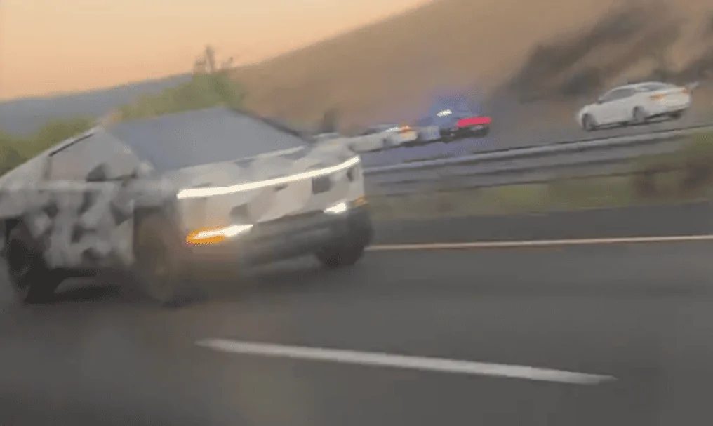 Tesla Cybertruck Videos: Camo Cybertruck BLASTS BY at speed! All lights on! 🚨 [7/17/23] Screenshot_20230717-202433