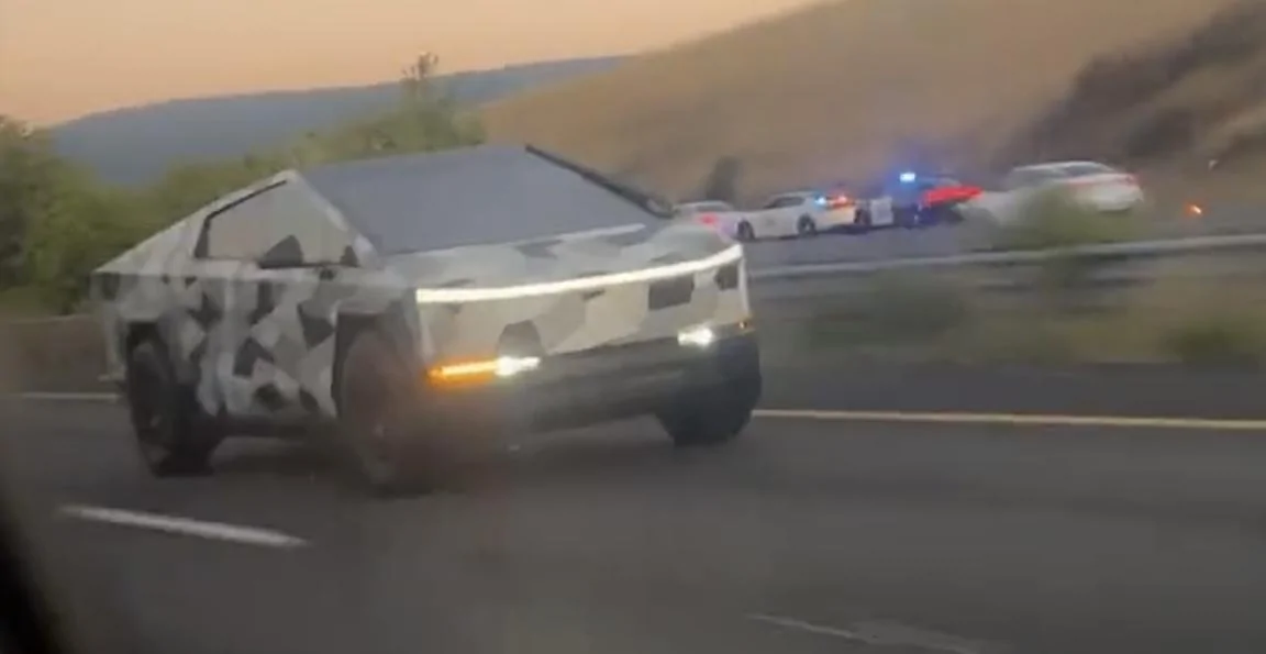 Tesla Cybertruck Videos: Camo Cybertruck BLASTS BY at speed! All lights on! 🚨 [7/17/23] IMG_4037