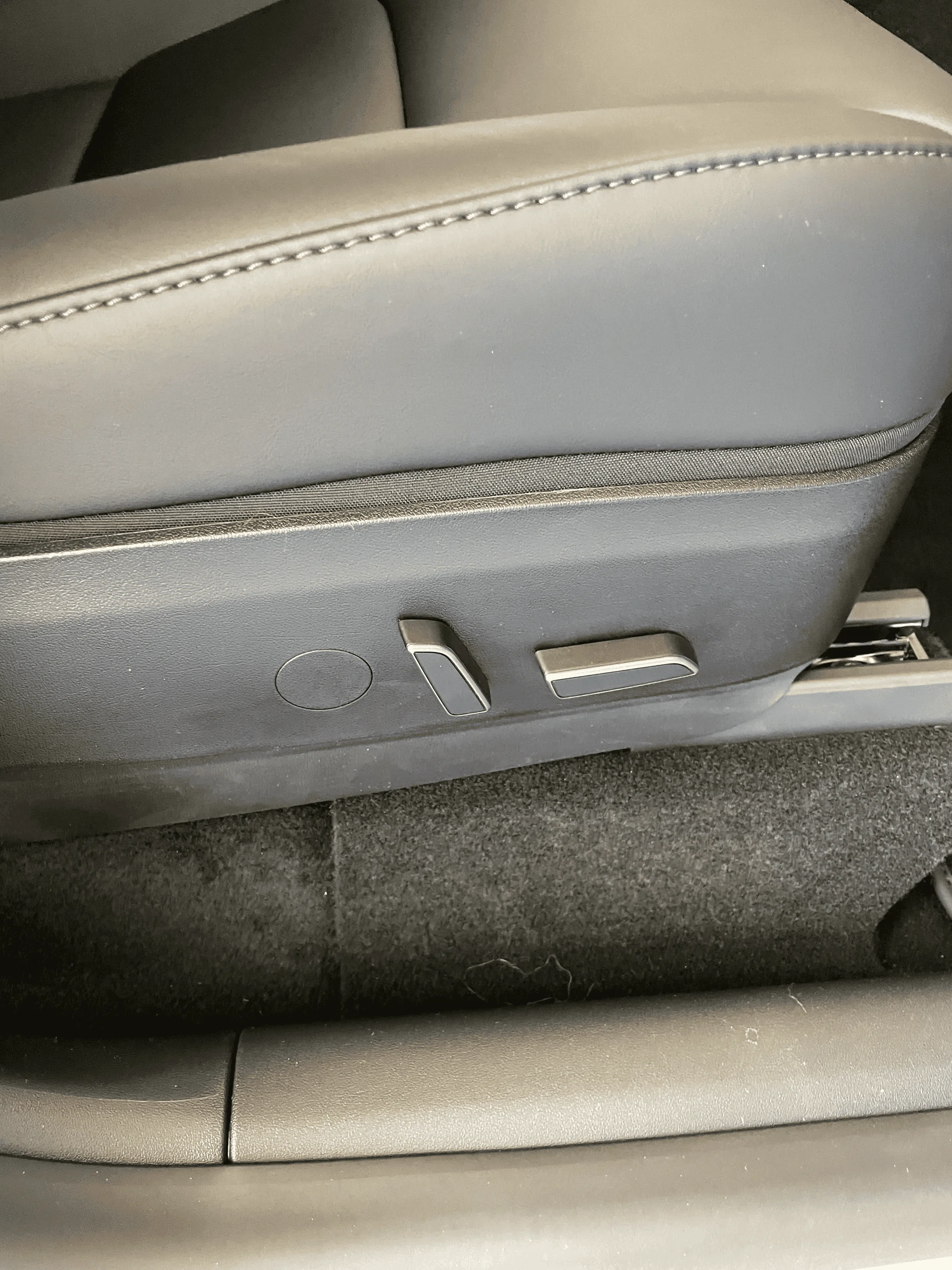 Tesla Cybertruck Cybertruck Front Seats Sneak Peek Video From Tesla's Testing Process 🍑 1689790365396