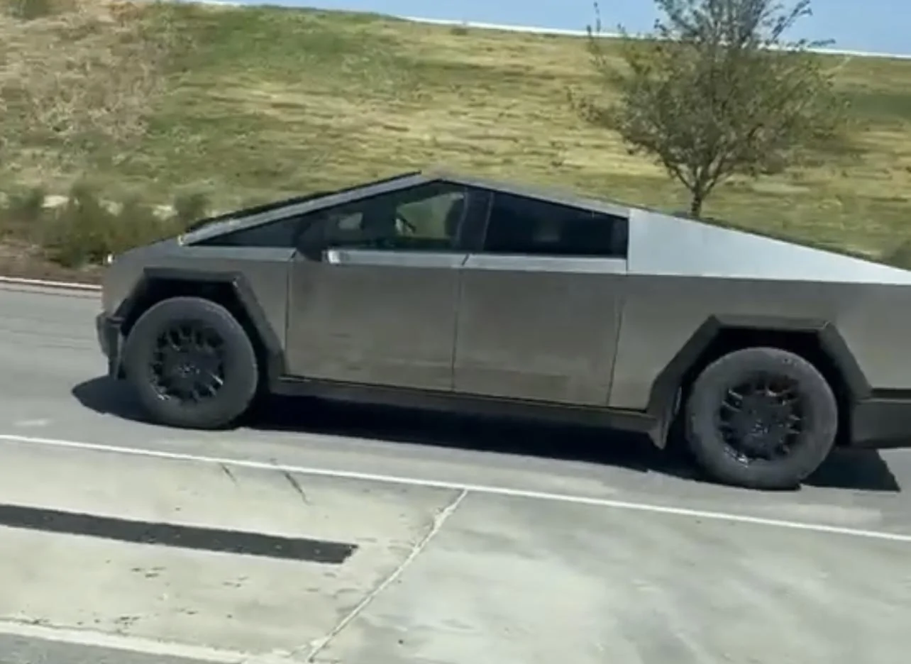 Tesla Cybertruck First RC (Release Candidate) Cybertruck from Giga TX is Out Front of GFTX for Investor Call [7/19/23] 1CB2B4AD-1851-4B40-9F26-98F5C0036204