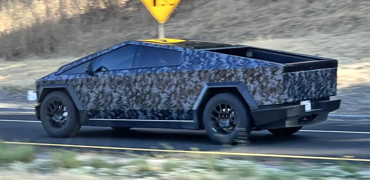 Tesla Cybertruck New dark digital camo + tinted Cybertruck appears on the 280 in CA! 🤳 dark-camo-cybertruck-jpg