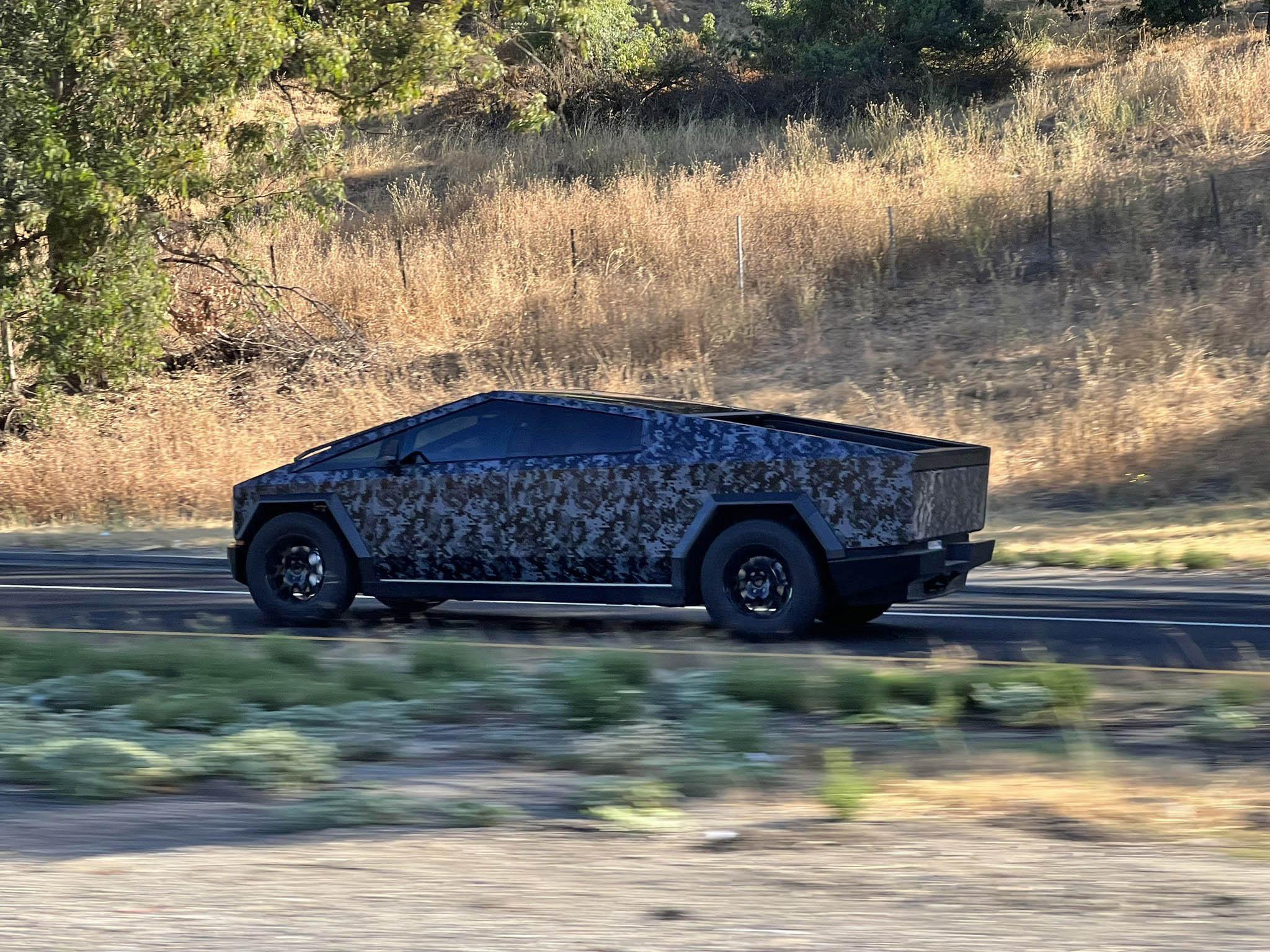 Tesla Cybertruck New dark digital camo + tinted Cybertruck appears on the 280 in CA! 🤳 tinted-dark-camo-cybertruck-wrap-